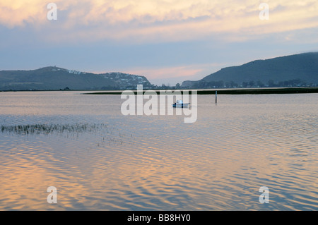 Sonnenuntergang über Knysna Lagune Gartenroute Westrrn Cape-Südafrika Stockfoto