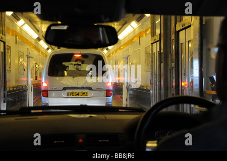 Weiterfahrt nach Eurotunnel Zug, Folkestone, Kent, England, UK (nur Redaktion). Stockfoto