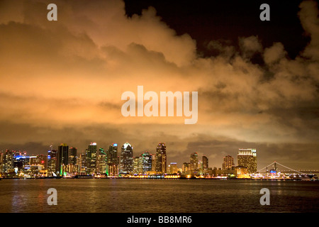 Skyline von San Diego in der Nacht im südlichen Kalifornien USA Stockfoto