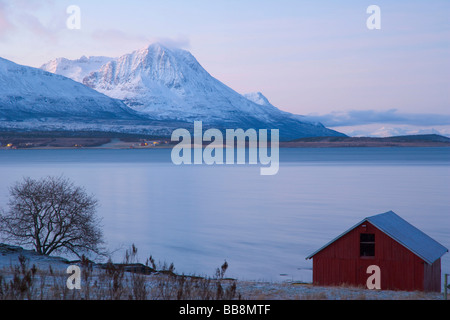 Balsnesodden, Ansicht von der Seite der Meerenge von Tromsoysundet, Tromsø Ton, Polarnacht, Winter, Tromso, Troms, Norwegen Stockfoto