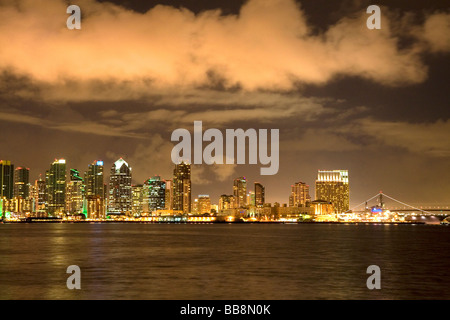 Skyline von San Diego in der Nacht im südlichen Kalifornien USA Stockfoto