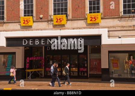 Ein Verkauf an die Shop-Kaufhaus Debenhams in Norwich, Norfolk, Großbritannien Stockfoto