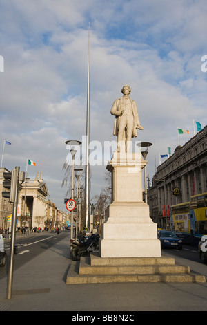 Statue von Sir John Gray und Spire of Dublin, Denkmal des Lichts, O' Connell Street, Dublin, Irland Stockfoto