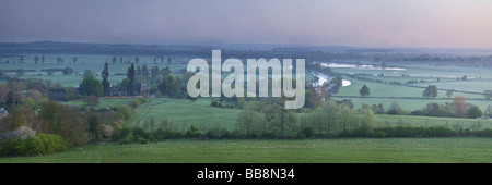 Morgendämmerung über der Themse aus Wittenham Klumpen in der Nähe von Dorchester Oxfordshire Uk Stockfoto