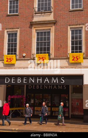 Ein Verkauf an die Shop-Kaufhaus Debenhams in Norwich, Norfolk, Großbritannien Stockfoto