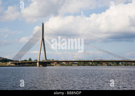 Kabelbrücke, kippt Vansu über Daugava, Riga, Lettland Stockfoto