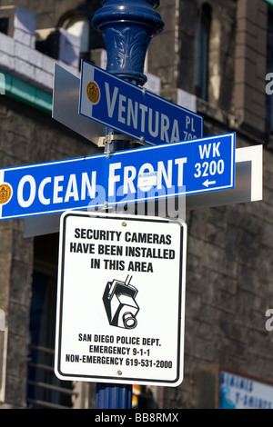 Straßenschild, die Information der Bürger von Polizei-Sicherheits-Kameras im Bereich am Mission Beach San Diego südlichen Kalifornien USA Stockfoto