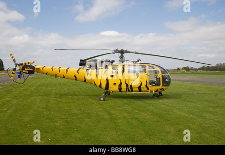 Aerospatiale SA316B Alouette 111 N9362 auf dem Boden am Breighton Flugplatz Stockfoto