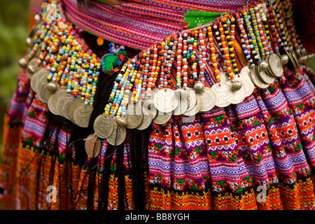 H.Mong Hill Tribe Mädchen in Vietnam tragen ihre neuen Outfits am 1. Januar 2009 Stockfoto