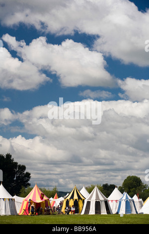 Ein Ritter tented Camp an der Schlacht von Tewkesbury 1471 Reenactment, Tewkesbury mittelalterliche Festival 2008 Stockfoto