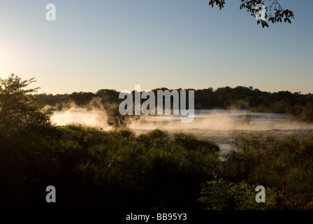 Vom frühen Morgen an den Popa Falls auf dem Okavango-Fluss im Osten Caprivi, Namibia. Stockfoto