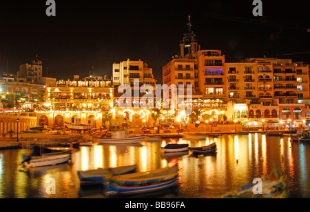 Malta. Ein Abend-Ansicht der Spinola Bay in St. Julian's (San Giuliano). 2009. Stockfoto
