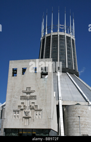 Nahaufnahme der Glocken und Turm von der Liverpool Metropolitan Cathedral of Christ the King, Merseyside, UK Stockfoto