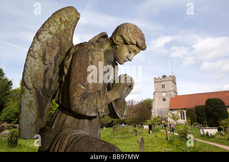 England Berkshire Cookham heilige Dreiheit Pfarrkirche Friedhof Engel Denkmal lokalen Maler Sir Stanley Spencer Stockfoto