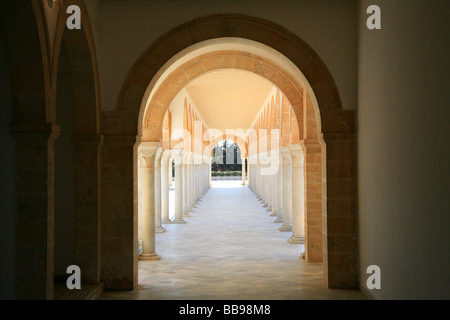 Kolonnade in Präsident Habib Bourguiba-Mausoleum in Monastir, Tunesien Stockfoto