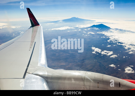 Kilimandscharo-Massiv von der Kenya Airways Flug am Morgen von Niarobi nach Lilongwe betrachtet Stockfoto