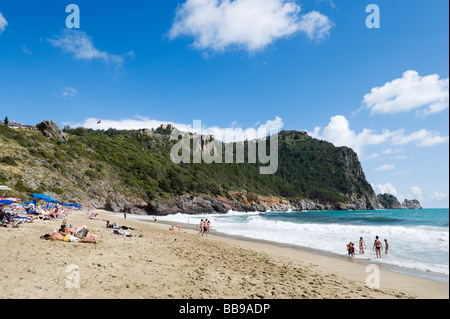 Kleopatra-Strand mit Blick auf die Burg, Alanya, Mittelmeerküste, Türkei Stockfoto