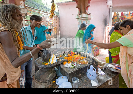 Anhänger, Opfergaben. Neelkanth Mahadev Tempel. In der Nähe von Rishikesh. Uttarakhand. Indien Stockfoto