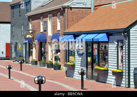 Einkaufsviertel rund um Bowens Wharf am Hafen von Newport Rhode Island mit Backstein Gehwege und Schaufenster Stockfoto