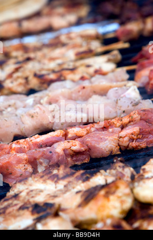 Verschiedene Fleischsorten gegrillt wird. Stockfoto