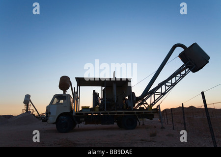 Ein Gebläse LKW verwendet, um Schmutz aus unterirdischen Opalminen extrahieren.  Coober Pedy, Südaustralien, Australien Stockfoto