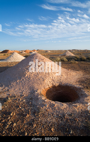 Minenschacht im Bereich Coober Pedy Opale gebohrt.  Coober Pedy, Südaustralien, Australien Stockfoto