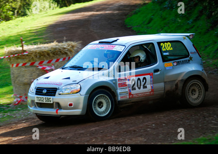 Suzuki Ignis Rallye-Auto auf den Somerset-Stufen Stockfoto