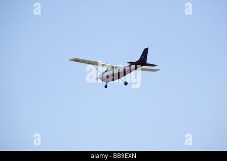 kleines Flugzeug im Flug Stockfoto