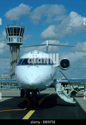 Canadair Bombardier Regional Jet CRJ-700 von Brit Air (fliegen für Air France), auf dem Parkplatz am Flughafen Lyon-Saint-Exupery Stockfoto