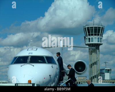 Canadair Bombardier Regional Jet CRJ-700 von Brit Air (fliegen für Air France), auf dem Parkplatz am Flughafen Lyon-Saint-Exupery Stockfoto