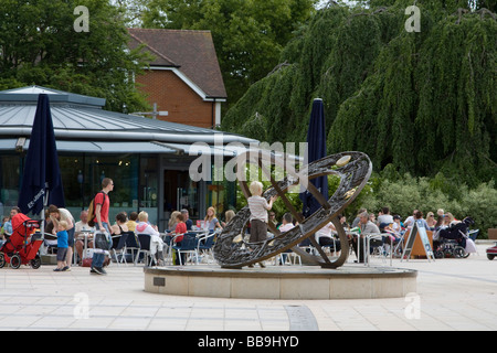 das Forum Horsham Forum Stadtzentrum High Street einkaufen Sussex England uk gb Stockfoto