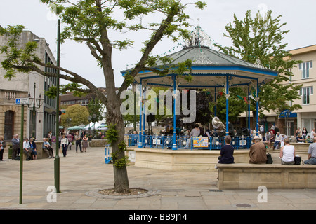 Musikpavillon Horsham Stadtzentrum High Street einkaufen Sussex England uk gb Stockfoto