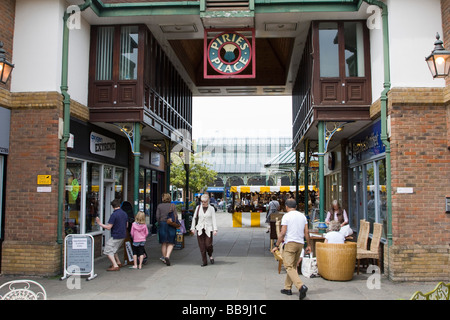 Horsham Stadtzentrum High Street einkaufen Sussex England uk gb Stockfoto