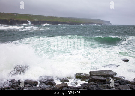 Atlantische Stürme in Doolin County Co Clare Irland Irland irische Republik Stockfoto