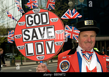 Das traditionelle Symbol des englischen Patriotismus John Bull richtiger Name Ray Eagan bei der Unite Rallye Birmingham England UK Stockfoto