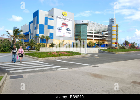 Das Centro Comercial El Muelle, El Muelle Einkaufszentrum, gesehen vom Santa Catalina Park Eingang. Las Palmas, Gran Canaria, Stockfoto