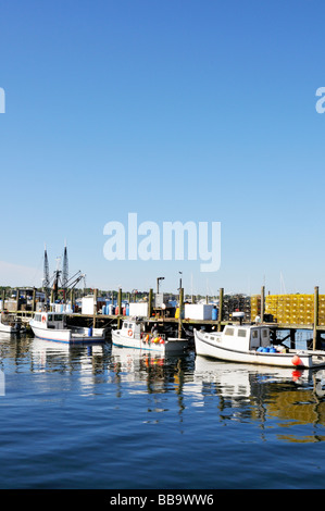 [Hummer Angelboote/Fischerboote] gefesselt am Pier in [Hafen von Newport Rhode Island] Stockfoto