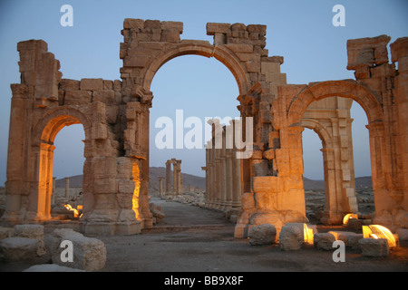 Monumentale Bogen und colonnaded Straße Palmyra Syrien Stockfoto