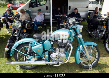 Eine blaue Kugel 500ccm Royal Enfield Motorrad Stockfoto