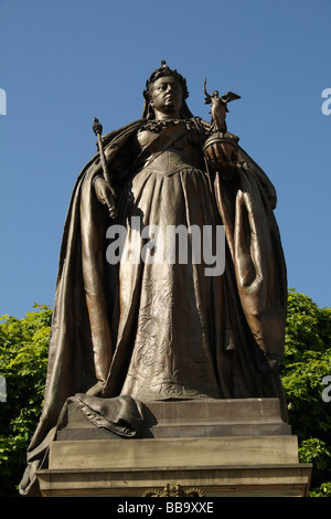 Königin Victoria entschied, 1837-1901 Kaiserin von Indien in eine Skulptur von Alfred Drury Bradford Yorkshire dargestellt Stockfoto