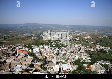 Blick auf das Dorf von der Kreuzritterburg Krak des Chevaliers, Syrien Stockfoto