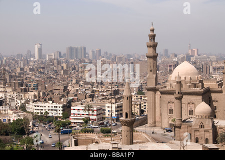 Altstadt von Kairo Stadt Ägypten Sultan Hassan Moschee links und rechts Ali Al Rifai Moschee Stockfoto