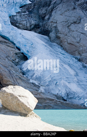 Briksdalsbreen Gletscher mit Gletschersee, Norwegen, Skandinavien, Europa Stockfoto