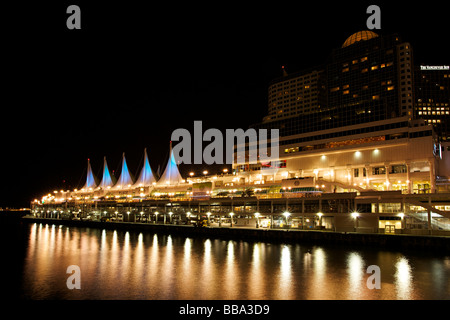 Canada Place in der Nacht, Vancouver, Britisch-Kolumbien, Kanada Stockfoto