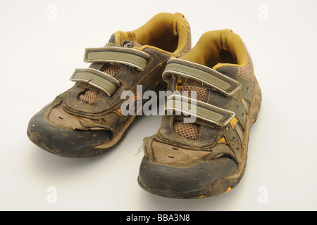 Ein paar Kinder der Trainer verschlissen Stockfoto