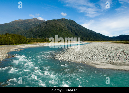 Whataroa River ist Gletscher gibt es eine ausgeprägte türkise blaue Farbe Stockfoto