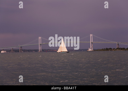 Segeln durch den Sturm auf Narragansett Bay Stockfoto