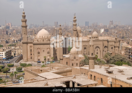 Altstadt von Kairo Stadt Ägypten Sultan Hassan Moschee links und rechts Ali Al Rifai Moschee Stockfoto