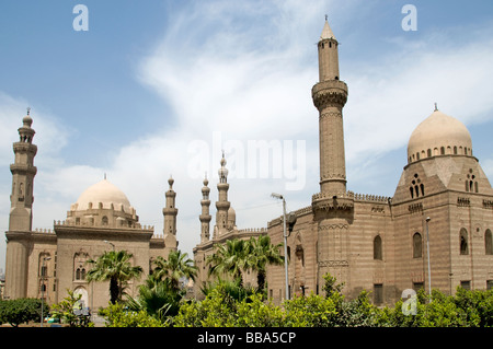 Altstadt von Kairo Stadt Ägypten Sultan Hassan Moschee links und rechts Ali Al Rifai Moschee Stockfoto