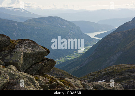 Blick von den Berggipfeln auf dem Fluß Stryn, Norwegen, Skandinavien, Europa Stockfoto